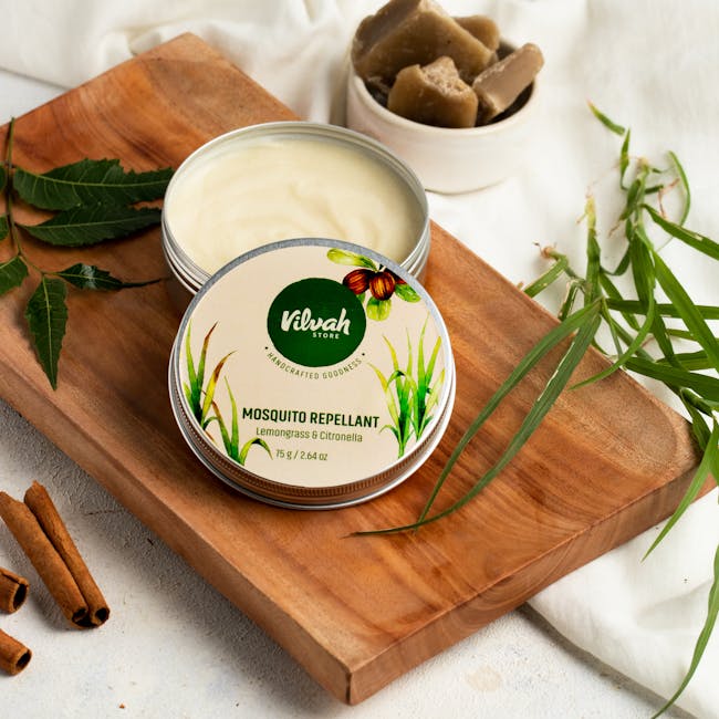 Kama Ayurveda Kumkumadi Brightening Face Oil 3