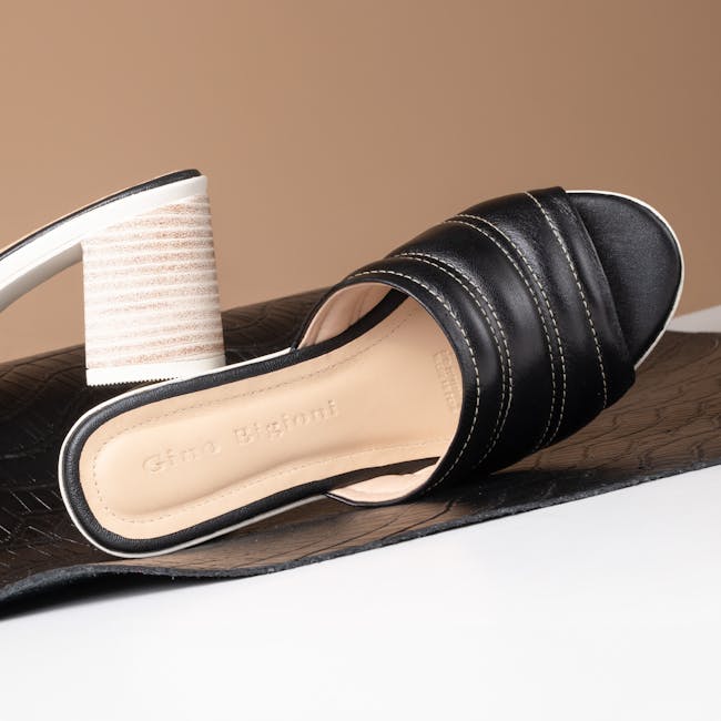 Skechers Go Walk 7 Women Slip-On Black